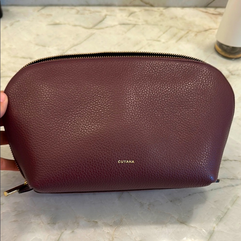 Cuyana Merlot pebbled Leather toiletry bag and jewelry case